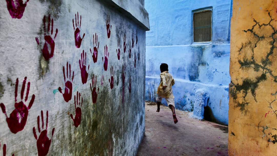 Framing technique by steve mccurry